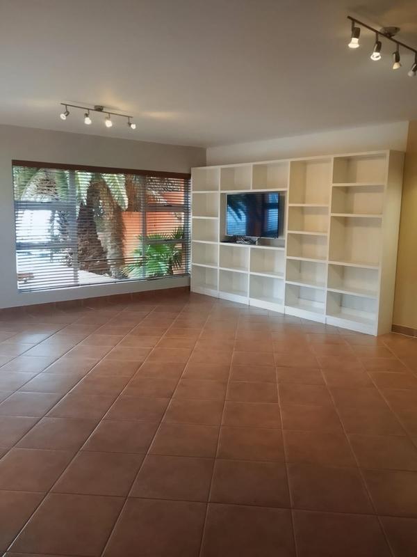 3 Bedroom Property for Sale in Harbour Island Western Cape